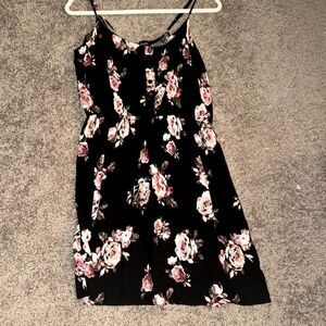Cutsie flowery dress. Women’s XL. Adjustable thin straps.